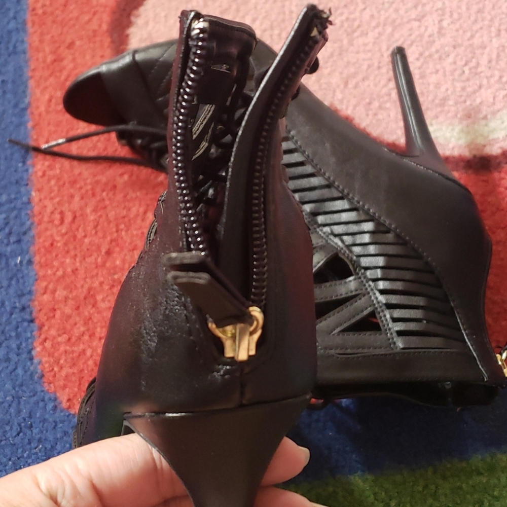 High heels - Picture 2 of 4